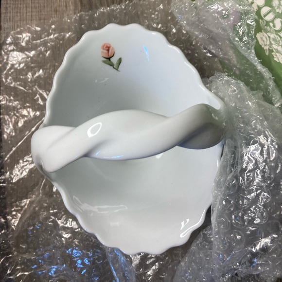 NIB Porcelain Basket Rose Print - Picture 6 of 14